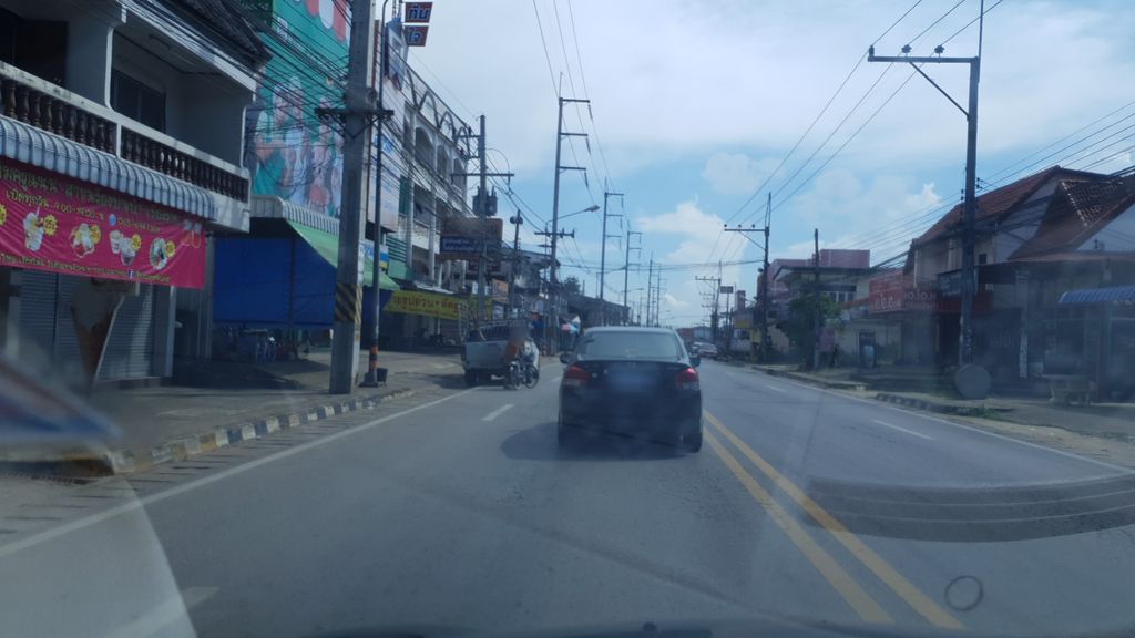 ภาพถนนตรงที่ ร้านอาหารน้ำฝนโภชนา ตั้งอยู่ ถ่ายโดย silamanee พ.ศ. 2561 (2018) · A street-level view of where ร้านอาหารน้ำฝนโภชนา · Nam Fon Photna Restaurant stands, by silamanee in 2561 (2018)