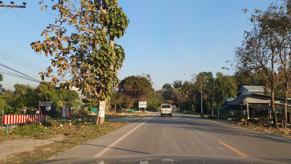 ภาพถนนตรงที่ Change Spark Chiangrai ตั้งอยู่ ถ่ายโดย jrcarlsen พ.ศ. 2565 (2022) · A street-level view of where Change Spark Chiangrai stands, by jrcarlsen in 2565 (2022)