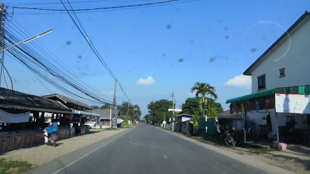 ภาพถนนตรงที่ สถาบันการเงินชุมชนฟาร์มสัมพันธกิจ ตั้งอยู่ ถ่ายโดย charlesano พ.ศ. 2561 (2018) · A street-level view of where สถาบันการเงินชุมชนฟาร์มสัมพันธกิจ · Kanngoen Chumchon Farm Samphantha Kit Institute stands, by charlesano in 2561 (2018)