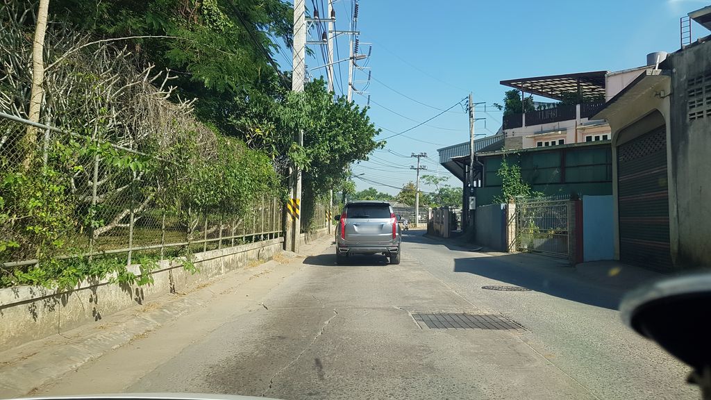 ภาพถนนตรงที่ Winterwoods Barbecue ตั้งอยู่ ถ่ายโดย igorzo พ.ศ. 2562 (2019) · A street-level view of where Winterwoods Barbecue stands, by igorzo in 2562 (2019)