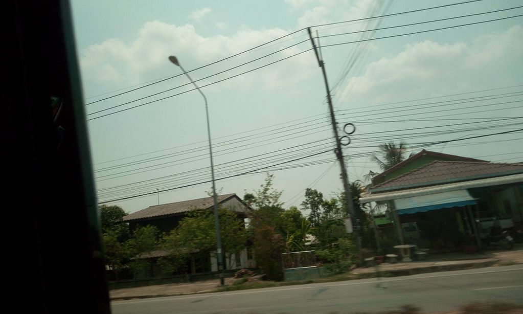 ภาพถนนตรงที่ บ้านหนองเเรด ตั้งอยู่ ถ่ายโดย ozflor พ.ศ. 2562 (2019) · A street-level view of where บ้านหนองเเรด · Ban Nong Ret stands, by ozflor in 2562 (2019)