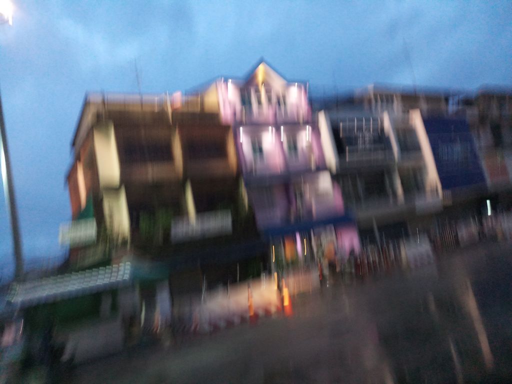 ภาพถนนตรงที่ เจเจ หมวกแฟชั่น ตั้งอยู่ ถ่ายโดย jang พ.ศ. 2561 (2018) · A street-level view of where เจเจ หมวกแฟชั่น · J J Muakfaechan stands, by jang in 2561 (2018)