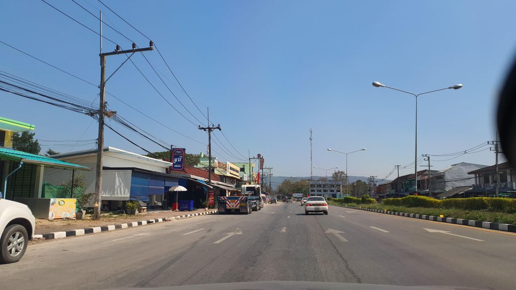 ภาพถนนตรงที่ ร้านนภิสไฟฟ้าวิศวกรรม ตั้งอยู่ ถ่ายโดย jrcarlsen พ.ศ. 2565 (2022) · A street-level view of where ร้านนภิสไฟฟ้าวิศวกรรม · Ran Naphit Faifa Wisokrarom stands, by jrcarlsen in 2565 (2022)