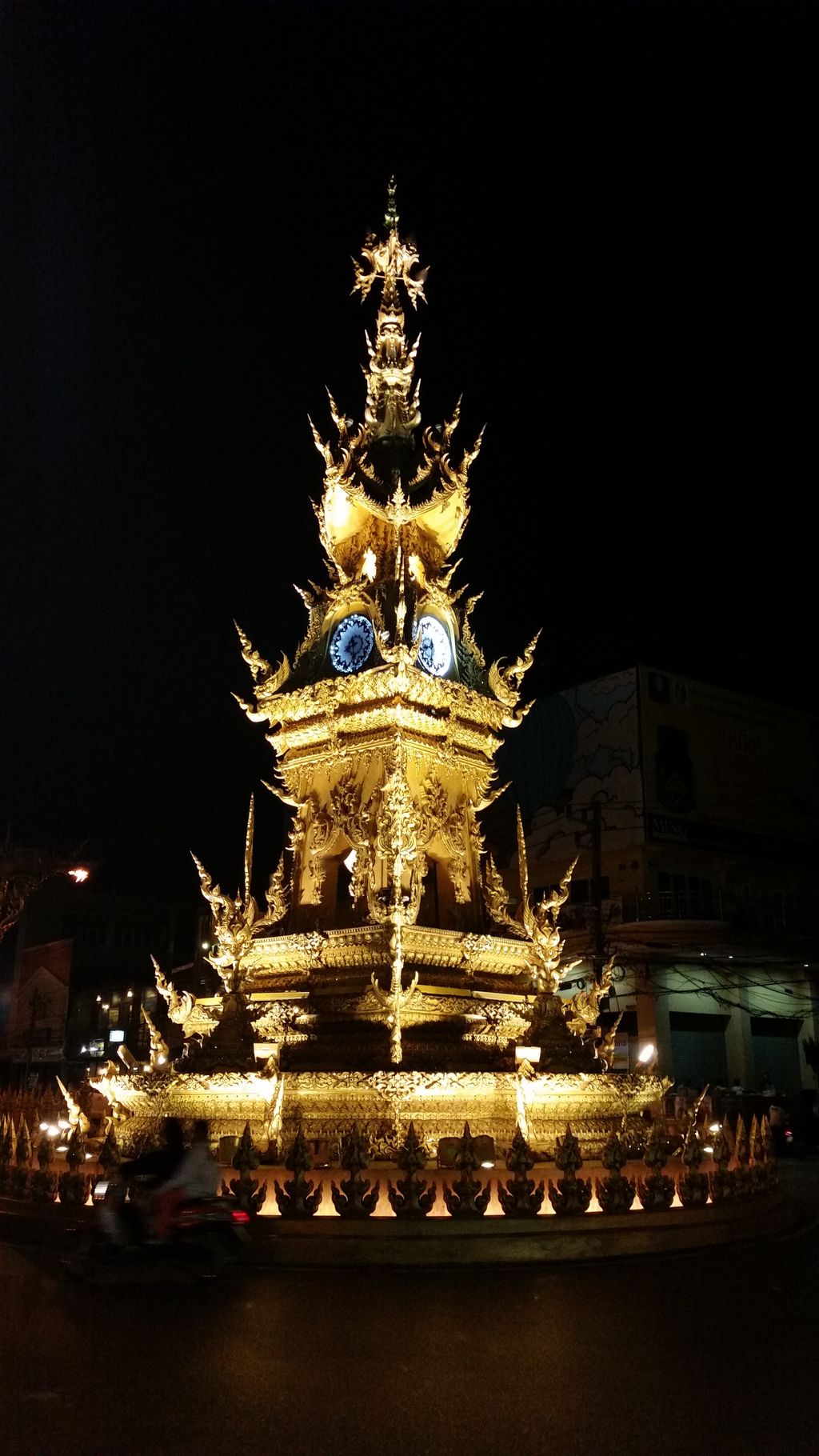 ภาพถนนตรงที่ ม้งเชียงราย ตั้งอยู่ ถ่ายโดย km2bp พ.ศ. 2557 (2014) · A street-level view of where ม้งเชียงราย · Mongchiangrai stands, by km2bp in 2557 (2014)