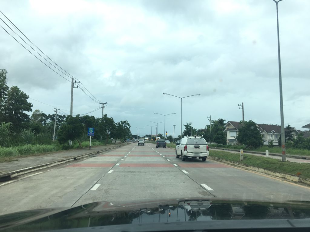ภาพถนนตรงที่ สามพี่น้อง บายพาสวงแหวน ตั้งอยู่ ถ่ายโดย wapriz พ.ศ. 2561 (2018) · A street-level view of where สามพี่น้อง บายพาสวงแหวน · Samphinong Baiphasuangwaen stands, by wapriz in 2561 (2018)