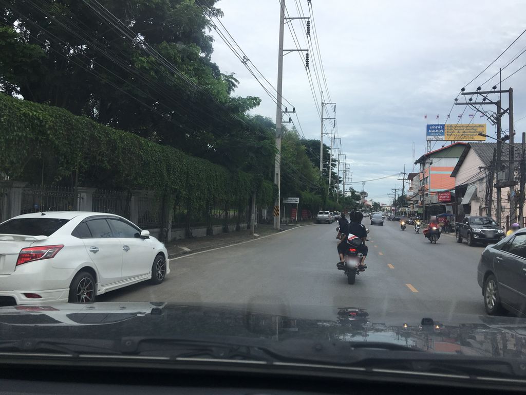 ภาพถนนตรงที่ ร้านกาแฟสดฮิมตางค์สาขา2เด่นห้า ตั้งอยู่ ถ่ายโดย wapriz พ.ศ. 2561 (2018) · A street-level view of where ร้านกาแฟสดฮิมตางค์สาขา2เด่นห้า · Sothimtang Sakha2denha Coffee shop stands, by wapriz in 2561 (2018)