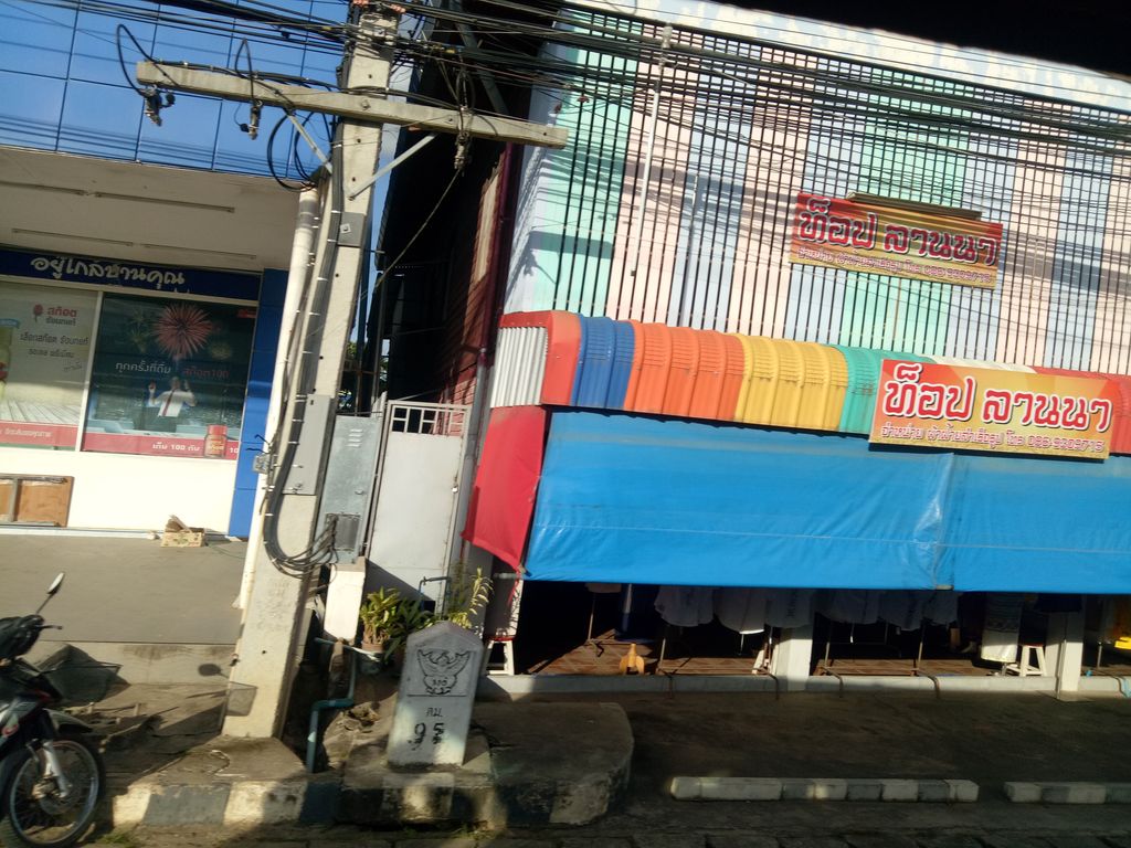 ภาพถนนตรงที่ TOP Lanna ตั้งอยู่ ถ่ายโดย chananthida พ.ศ. 2561 (2018) · A street-level view of where TOP Lanna stands, by chananthida in 2561 (2018)