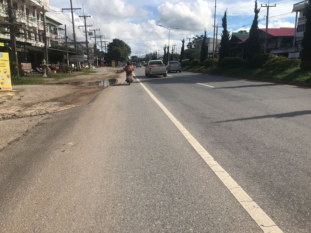 ภาพถนนตรงที่ เชียงรายวอเตอร์ ตั้งอยู่ ถ่ายโดย wiwattantib พ.ศ. 2561 (2018) · A street-level view of where เชียงรายวอเตอร์ · Chiang Rai Water stands, by wiwattantib in 2561 (2018)