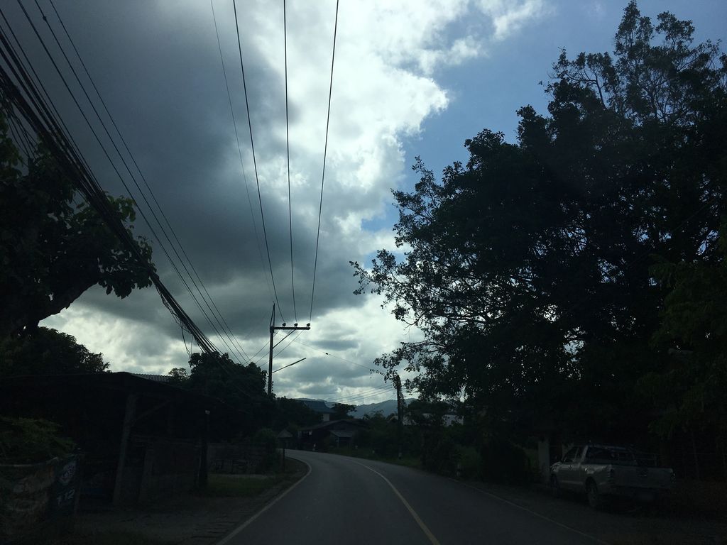 ภาพถนนตรงที่ ส้มปะลึ้ง Cafe ตั้งอยู่ ถ่ายโดย wapriz พ.ศ. 2561 (2018) · A street-level view of where ส้มปะลึ้ง Cafe stands, by wapriz in 2561 (2018)