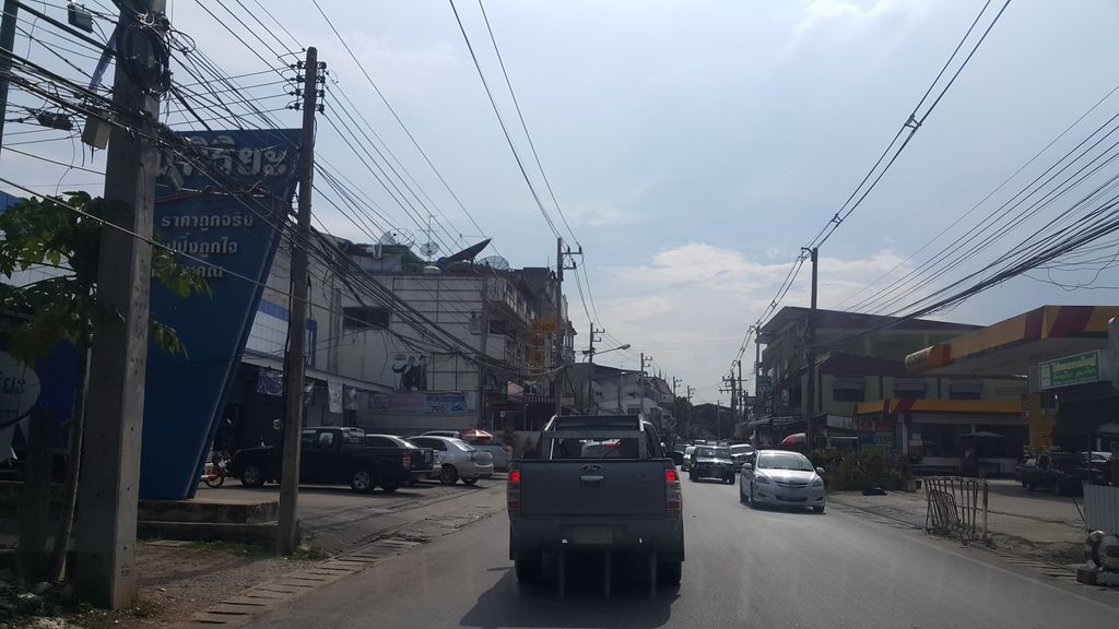 ภาพถนนตรงที่ ร้านบ้านแม่และเด็ก เชียงราย สินค้าแม่และเด็ก ของใช้เตรียมคลอด ตั้งอยู่ ถ่ายโดย jrcarlsen พ.ศ. 2560 (2017) · A street-level view of where ร้านบ้านแม่และเด็ก เชียงราย สินค้าแม่และเด็ก ของใช้เตรียมคลอด · Ran Ban Mae Lae Dek Chiang Rai Sinkha Mae Lae Dek Khongchai Triam Khalot stands, by jrcarlsen in 2560 (2017)