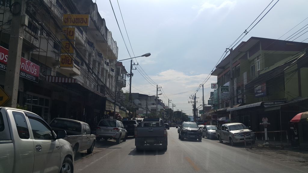 ภาพถนนตรงที่ ร้านหรอยสมิหลา ตั้งอยู่ ถ่ายโดย jrcarlsen พ.ศ. 2560 (2017) · A street-level view of where ร้านหรอยสมิหลา · Ran Roisami La stands, by jrcarlsen in 2560 (2017)