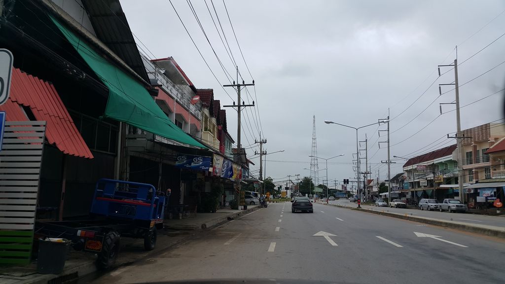 ภาพถนนตรงที่ ธกส.สาขาขุนตาล ตั้งอยู่ ถ่ายโดย jrcarlsen พ.ศ. 2559 (2016) · A street-level view of where ธกส.สาขาขุนตาล · Thakot.sakha Khun Tan stands, by jrcarlsen in 2559 (2016)