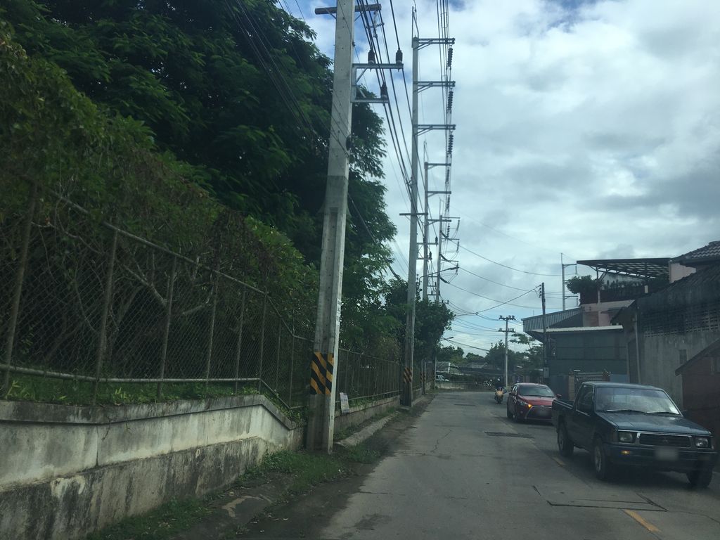 ภาพถนนตรงที่ ส.สัมฤทธิ์ยนต์ ตั้งอยู่ ถ่ายโดย wapriz พ.ศ. 2561 (2018) · A street-level view of where ส.สัมฤทธิ์ยนต์ · Sa.samruethayon stands, by wapriz in 2561 (2018)