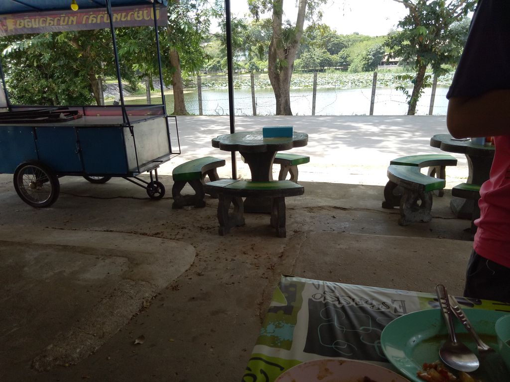 ภาพถนนตรงที่ หอพักบ้านสวนนภา ตั้งอยู่ ถ่ายโดย bak009 พ.ศ. 2561 (2018) · A street-level view of where หอพักบ้านสวนนภา · Ban Suan Napha Dormitory stands, by bak009 in 2561 (2018)
