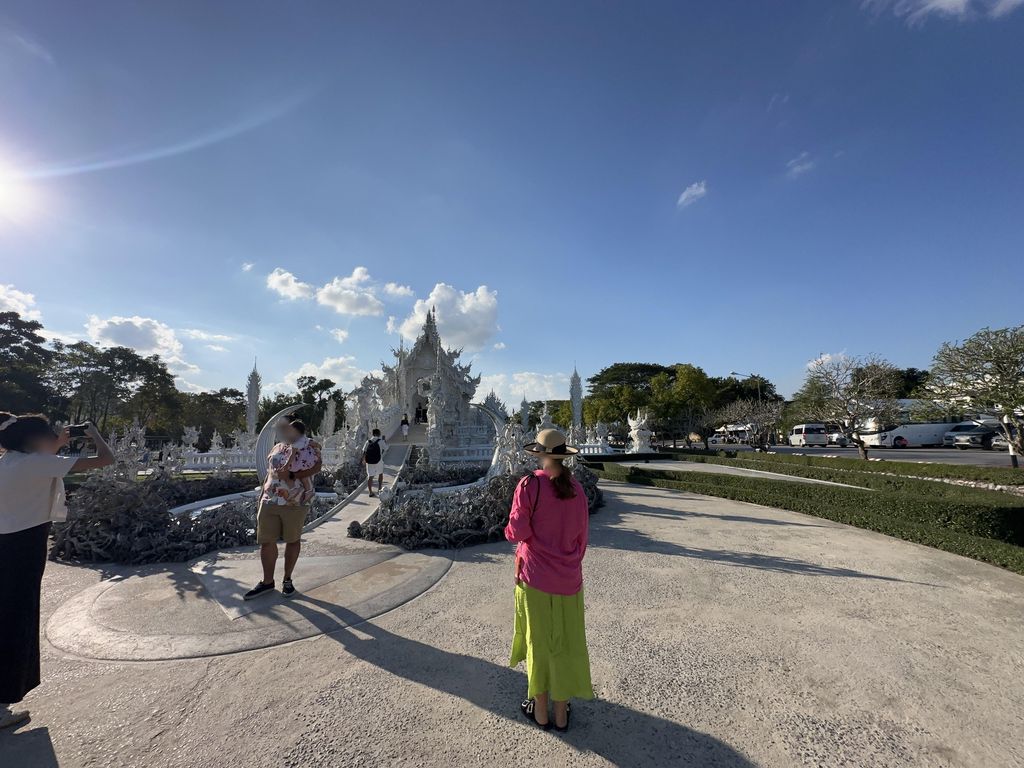 ภาพถนนตรงที่ Doofeel ตั้งอยู่ ถ่ายโดย AmbitnaMarka พ.ศ. 2568 (2025) · A street-level view of where Doofeel stands, by AmbitnaMarka in 2568 (2025)