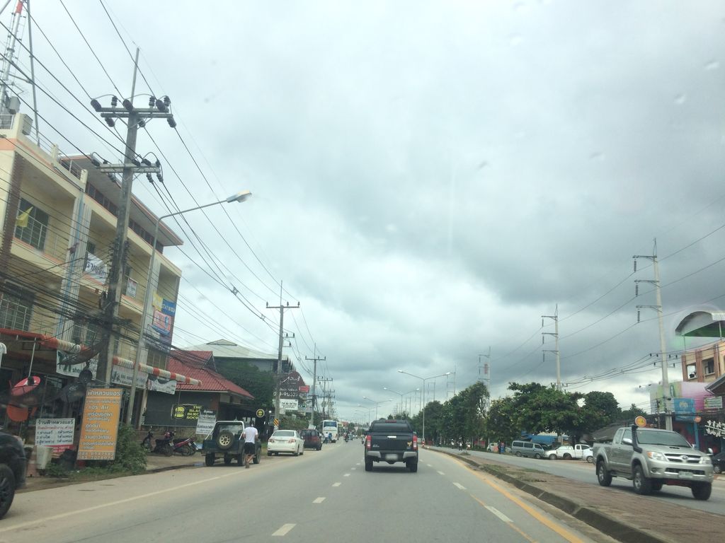 ภาพถนนตรงที่ หอพักภิรมย์ ตั้งอยู่ ถ่ายโดย prasert พ.ศ. 2559 (2016) · A street-level view of where หอพักภิรมย์ · Phinma Dormitory stands, by prasert in 2559 (2016)
