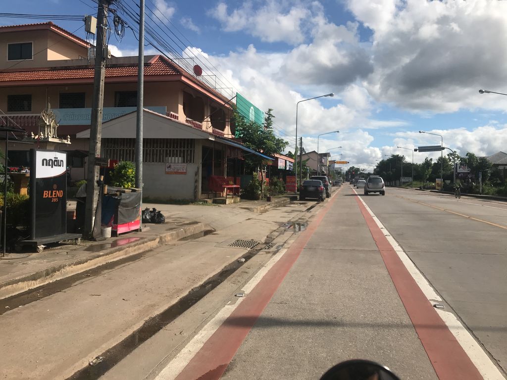 ภาพถนนตรงที่ ยำ29บาท ตั้งอยู่ ถ่ายโดย wiwattantib พ.ศ. 2561 (2018) · A street-level view of where ยำ29บาท · Yam29bat stands, by wiwattantib in 2561 (2018)