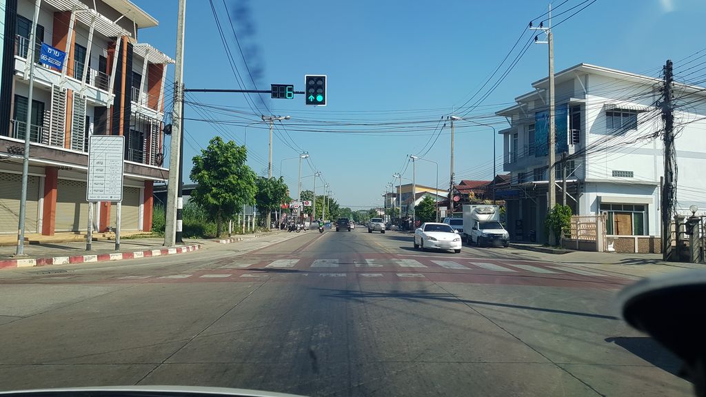 ภาพถนนตรงที่ ศรีนวลบ้านเช่า ตั้งอยู่ ถ่ายโดย igorzo พ.ศ. 2562 (2019) · A street-level view of where ศรีนวลบ้านเช่า · Sinuan Ban Chao stands, by igorzo in 2562 (2019)