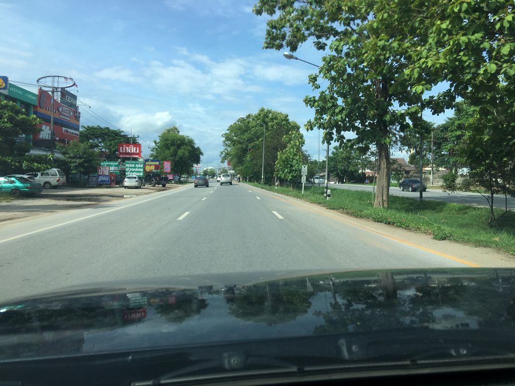 ภาพถนนตรงที่ เชียงรายโช๊คอัพ ตั้งอยู่ ถ่ายโดย wapriz พ.ศ. 2561 (2018) · A street-level view of where เชียงรายโช๊คอัพ · Chiang Rai Chok Ap stands, by wapriz in 2561 (2018)