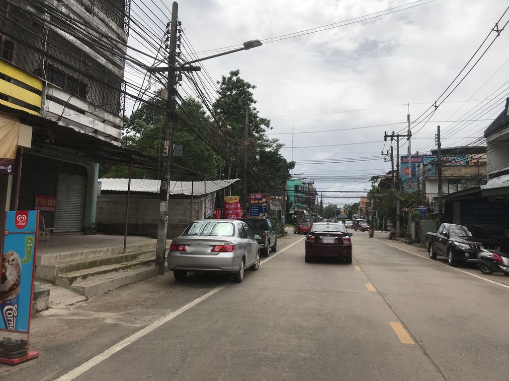 ภาพถนนตรงที่ คลินิกหัวใจ นายแพทย์วัฒนา ตั้งอยู่ ถ่ายโดย kiw พ.ศ. 2561 (2018) · A street-level view of where คลินิกหัวใจ นายแพทย์วัฒนา · Huachai Naiphaet Watna Clinic stands, by kiw in 2561 (2018)