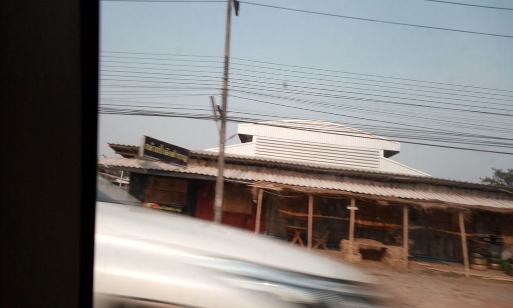 ภาพถนนตรงที่ Chiang Rai Scuba Club ตั้งอยู่ ถ่ายโดย ozflor พ.ศ. 2562 (2019) · A street-level view of where Chiang Rai Scuba Club stands, by ozflor in 2562 (2019)