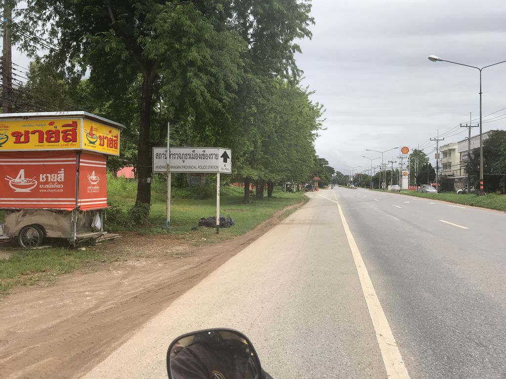 ภาพถนนตรงที่ ชายสี่บะหมี่เกี๊ยวตรงข้ามปั๊มปตท ตั้งอยู่ ถ่ายโดย kiw พ.ศ. 2561 (2018) · A street-level view of where ชายสี่บะหมี่เกี๊ยวตรงข้ามปั๊มปตท · Chaisi Bamikiao Trongkham Pam PTT stands, by kiw in 2561 (2018)