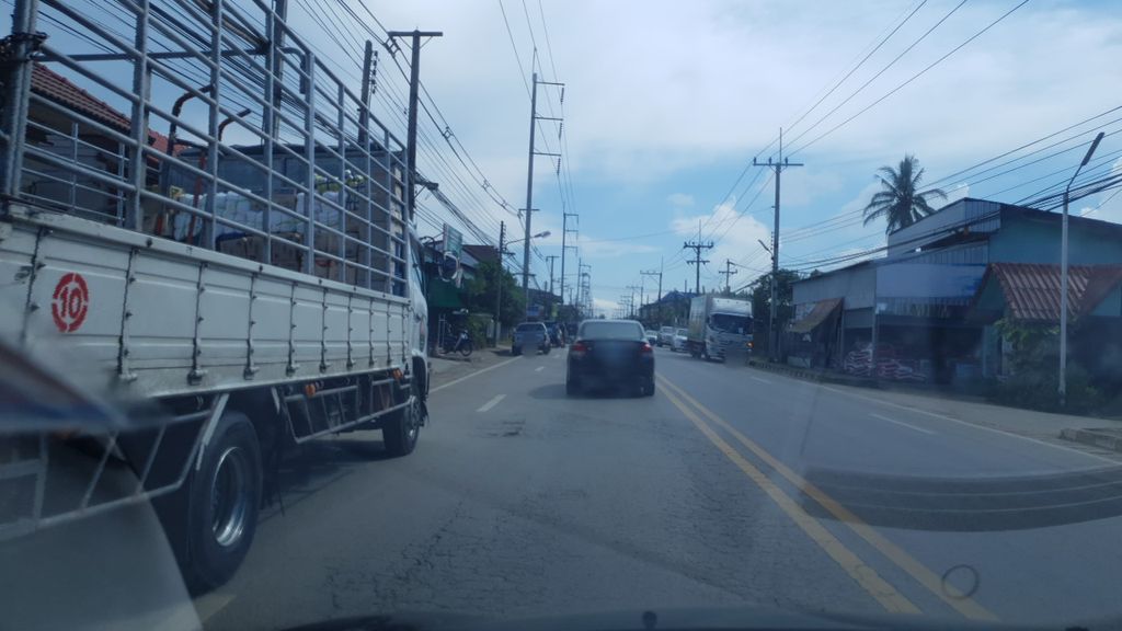 ภาพถนนตรงที่ สุสานบ้านหัวเวียง ตั้งอยู่ ถ่ายโดย silamanee พ.ศ. 2561 (2018) · A street-level view of where สุสานบ้านหัวเวียง · Susan Ban Huawiang stands, by silamanee in 2561 (2018)