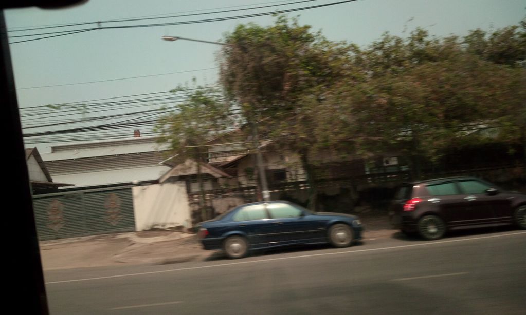 ภาพถนนตรงที่ ร้านซ่อมท่อไอเสียสยามการช่าง ตั้งอยู่ ถ่ายโดย ozflor พ.ศ. 2562 (2019) · A street-level view of where ร้านซ่อมท่อไอเสียสยามการช่าง · Ran Som Thoaisia Sayam Kanchang stands, by ozflor in 2562 (2019)