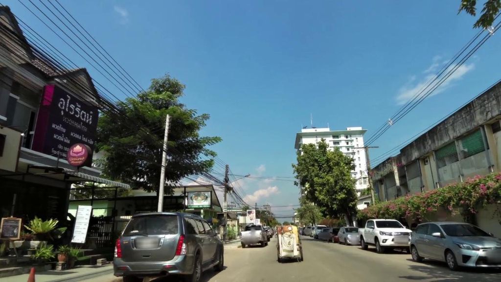 ภาพถนนตรงที่ อุไรรัตน์นวดเพื่อสุขภาพ ตั้งอยู่ ถ่ายโดย toffy พ.ศ. 2561 (2018) · A street-level view of where อุไรรัตน์นวดเพื่อสุขภาพ · Urairat Nuat Phueasukphap stands, by toffy in 2561 (2018)