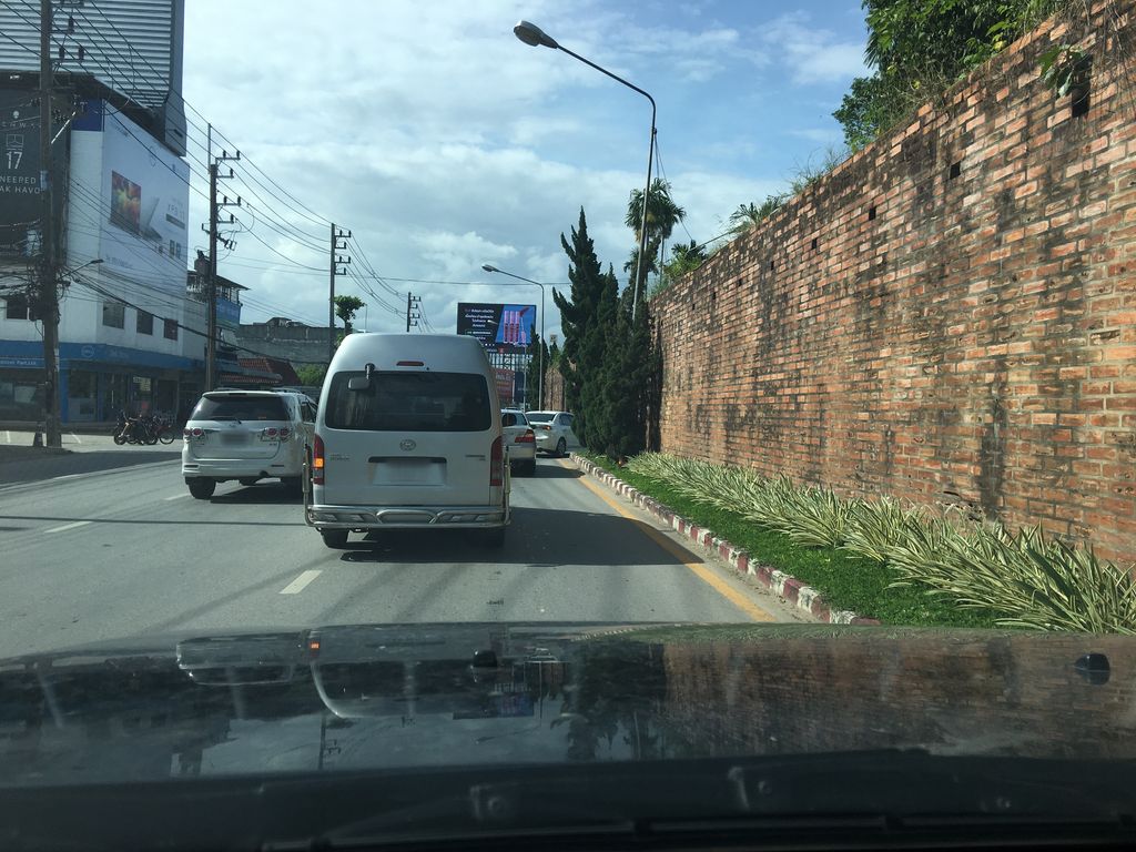 ภาพถนนตรงที่ สถานีตำยำ ตั้งอยู่ ถ่ายโดย wapriz พ.ศ. 2561 (2018) · A street-level view of where สถานีตำยำ · Sathani Tam Yam stands, by wapriz in 2561 (2018)