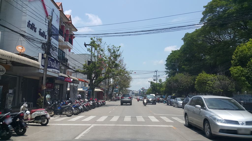 ภาพถนนตรงที่ มุมยาเอลิณ ตั้งอยู่ ถ่ายโดย jrcarlsen พ.ศ. 2560 (2017) · A street-level view of where มุมยาเอลิณ · Mumyaelin stands, by jrcarlsen in 2560 (2017)