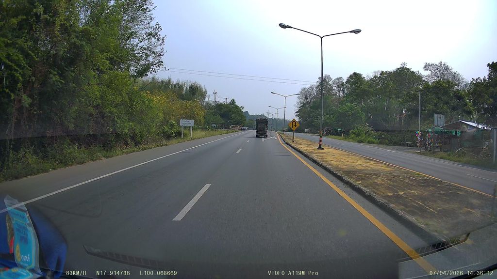 ภาพถนนตรงที่ สตรอเบอร์รี่รักษ์โลก ตั้งอยู่ ถ่ายโดย ThailandCambodia พ.ศ. 2569 (2026) · A street-level view of where สตรอเบอร์รี่รักษ์โลก · Sataroboeri Rak Lok stands, by ThailandCambodia in 2569 (2026)