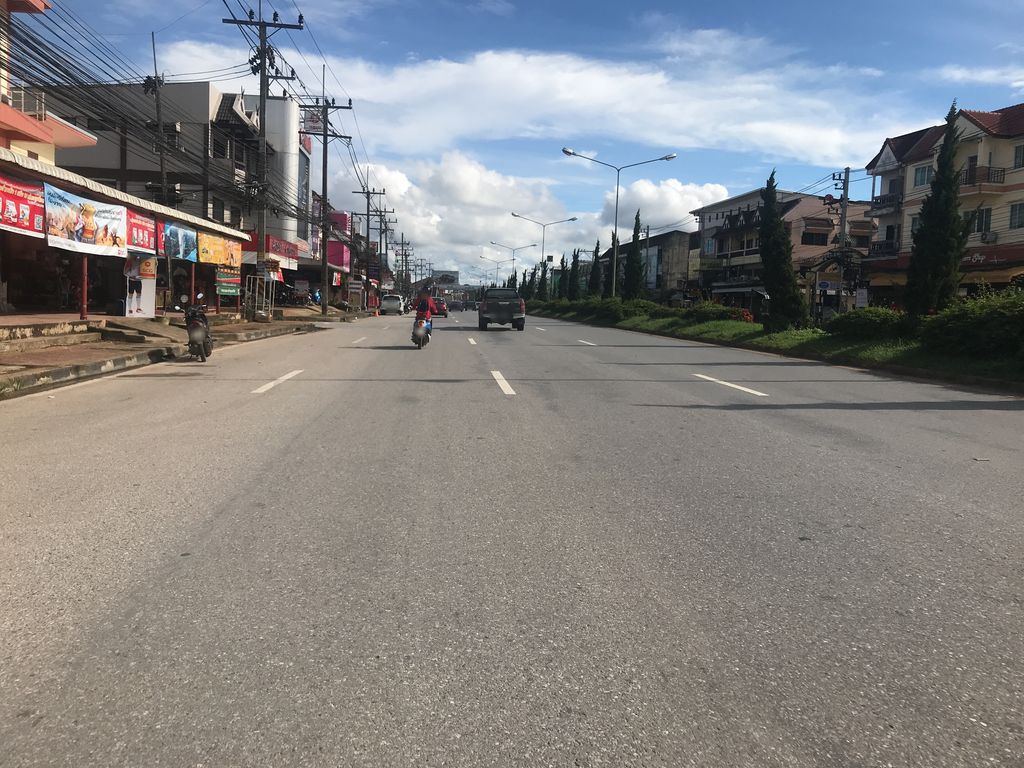 ภาพถนนตรงที่ GRACE Chiangrai Florist ตั้งอยู่ ถ่ายโดย wiwattantib พ.ศ. 2561 (2018) · A street-level view of where GRACE Chiangrai Florist stands, by wiwattantib in 2561 (2018)