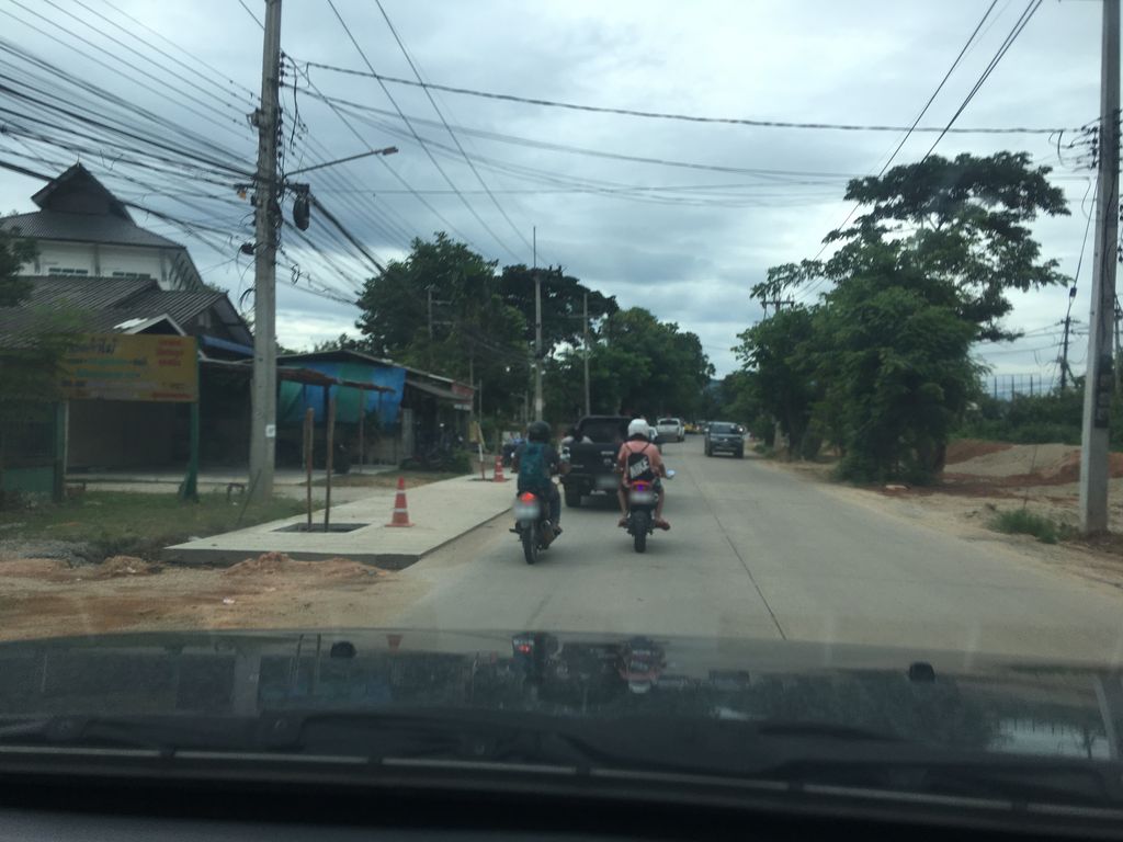 ภาพถนนตรงที่ Fulfil ตั้งอยู่ ถ่ายโดย wapriz พ.ศ. 2561 (2018) · A street-level view of where Fulfil stands, by wapriz in 2561 (2018)