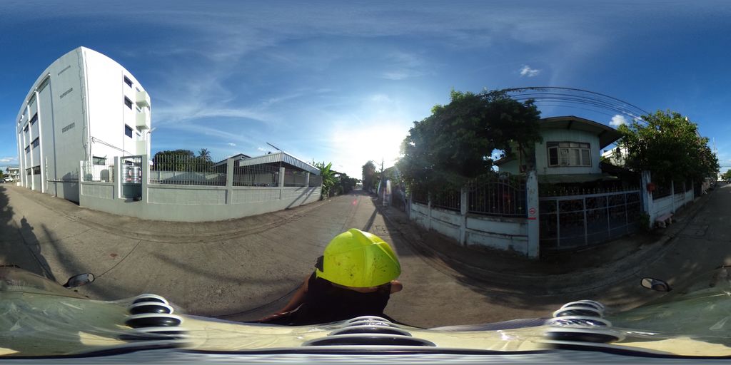 ภาพถนนตรงที่ Doggudy ตั้งอยู่ ถ่ายโดย maricarrabonza พ.ศ. 2562 (2019) · A street-level view of where Doggudy stands, by maricarrabonza in 2562 (2019)