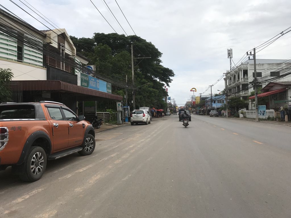 ภาพถนนตรงที่ สเต๊กลุงอู๋ ตั้งอยู่ ถ่ายโดย kiw พ.ศ. 2561 (2018) · A street-level view of where สเต๊กลุงอู๋ · Steak Lung U stands, by kiw in 2561 (2018)