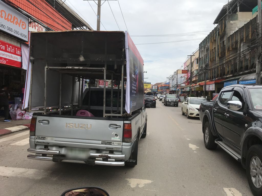 ภาพถนนตรงที่ ร้านตำแซ๊บแซ่บ ยำจี๊ดจ๊าด ตั้งอยู่ ถ่ายโดย kiw พ.ศ. 2561 (2018) · A street-level view of where ร้านตำแซ๊บแซ่บ ยำจี๊ดจ๊าด · Ran Tamsaep Saep Yamchitchat stands, by kiw in 2561 (2018)