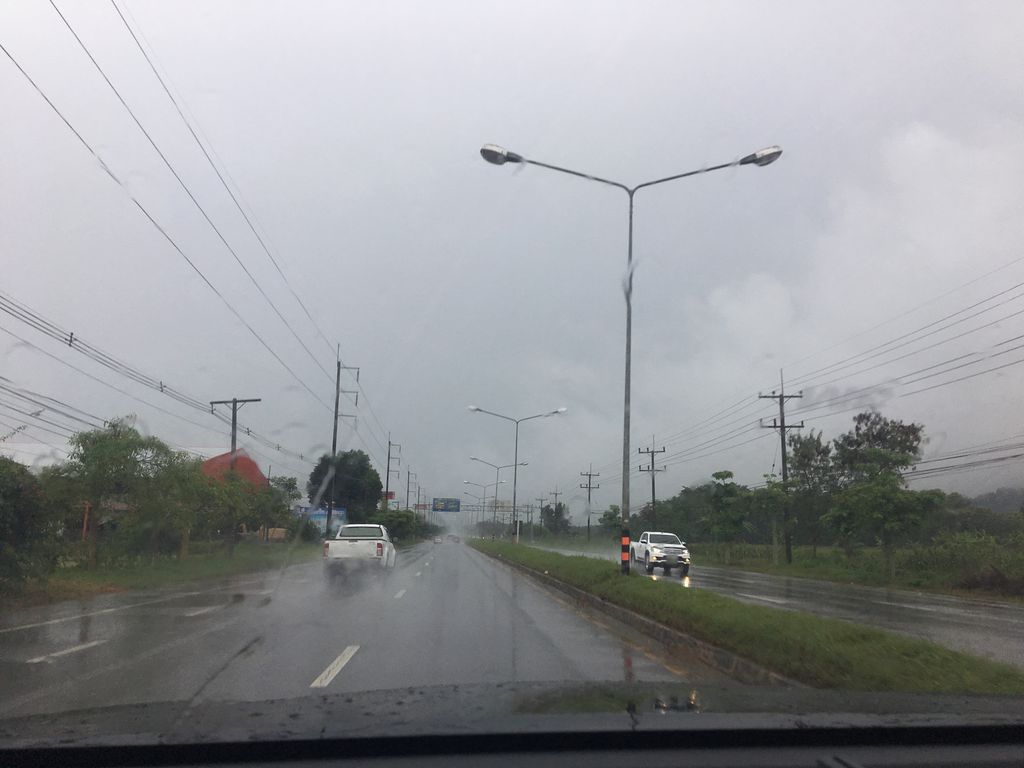 ภาพถนนตรงที่ Coffee Home ตั้งอยู่ ถ่ายโดย wapriz พ.ศ. 2561 (2018) · A street-level view of where Coffee Home stands, by wapriz in 2561 (2018)