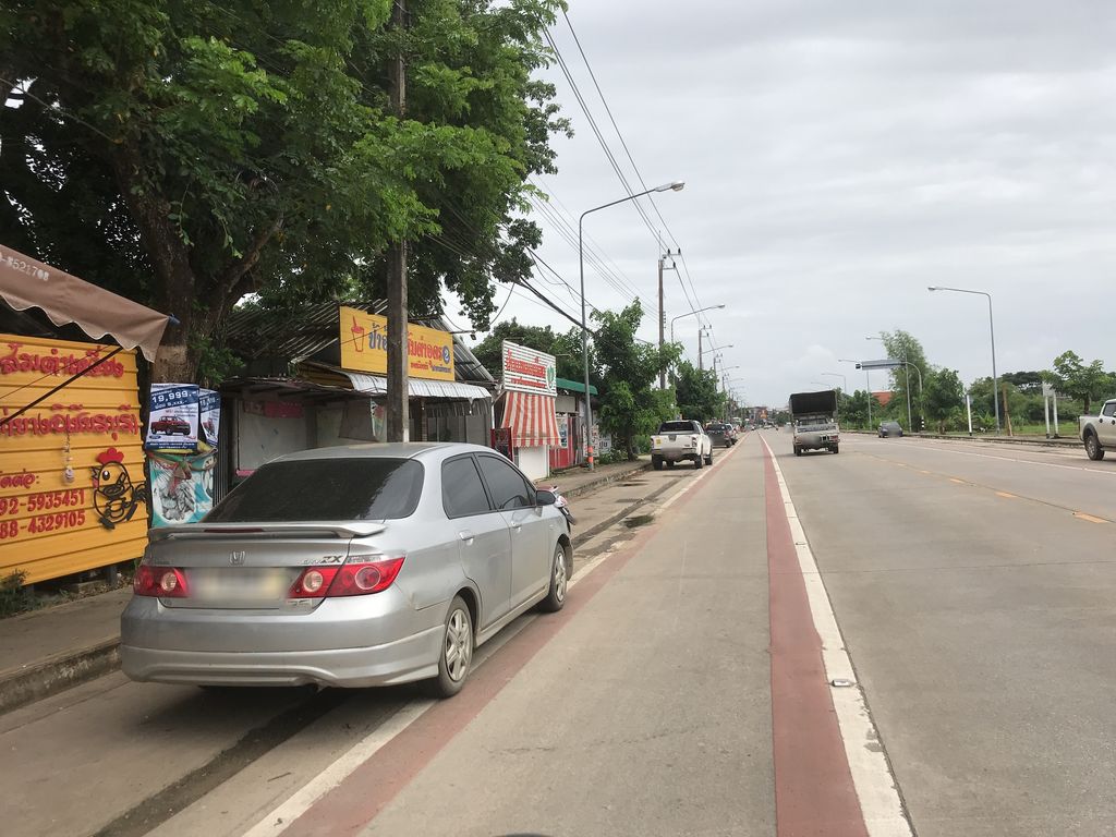 ภาพถนนตรงที่ 101烧烤 101ปิ้งย่าง Bbq&Bar ตั้งอยู่ ถ่ายโดย kiw พ.ศ. 2561 (2018) · A street-level view of where 101烧烤 101ปิ้งย่าง Bbq&Bar stands, by kiw in 2561 (2018)