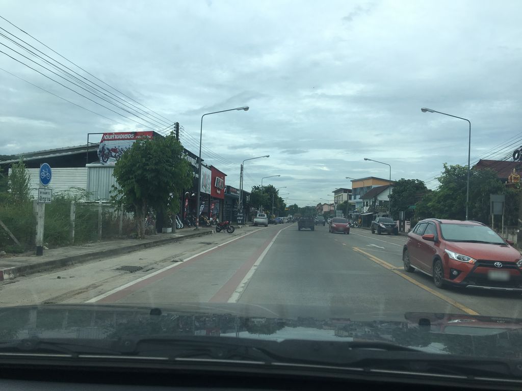 ภาพถนนตรงที่ นิวโฮมสัตวแพทย์ ตั้งอยู่ ถ่ายโดย wapriz พ.ศ. 2561 (2018) · A street-level view of where นิวโฮมสัตวแพทย์ · New Home Satwaphaet stands, by wapriz in 2561 (2018)