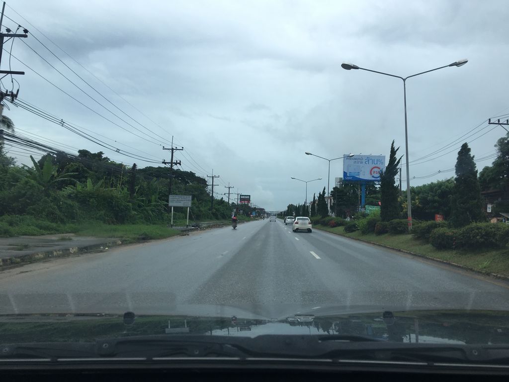 ภาพถนนตรงที่ เชียงรายโฮมสแตนเลส ตั้งอยู่ ถ่ายโดย wapriz พ.ศ. 2561 (2018) · A street-level view of where เชียงรายโฮมสแตนเลส · Chiang Rai Home Sataenlet stands, by wapriz in 2561 (2018)