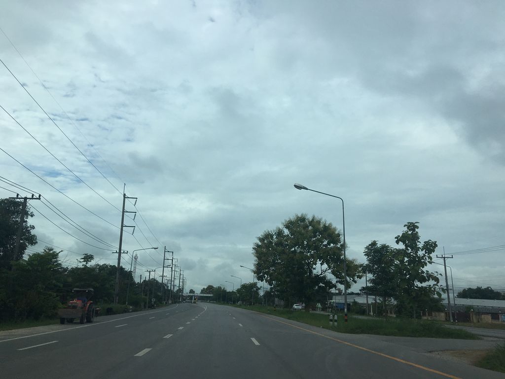 ภาพถนนตรงที่ ที่ทำการไปรษณีย์แม่ลาว ตั้งอยู่ ถ่ายโดย wapriz พ.ศ. 2561 (2018) · A street-level view of where ที่ทำการไปรษณีย์แม่ลาว · Thi Tham Kan Praisani Mae Lao stands, by wapriz in 2561 (2018)