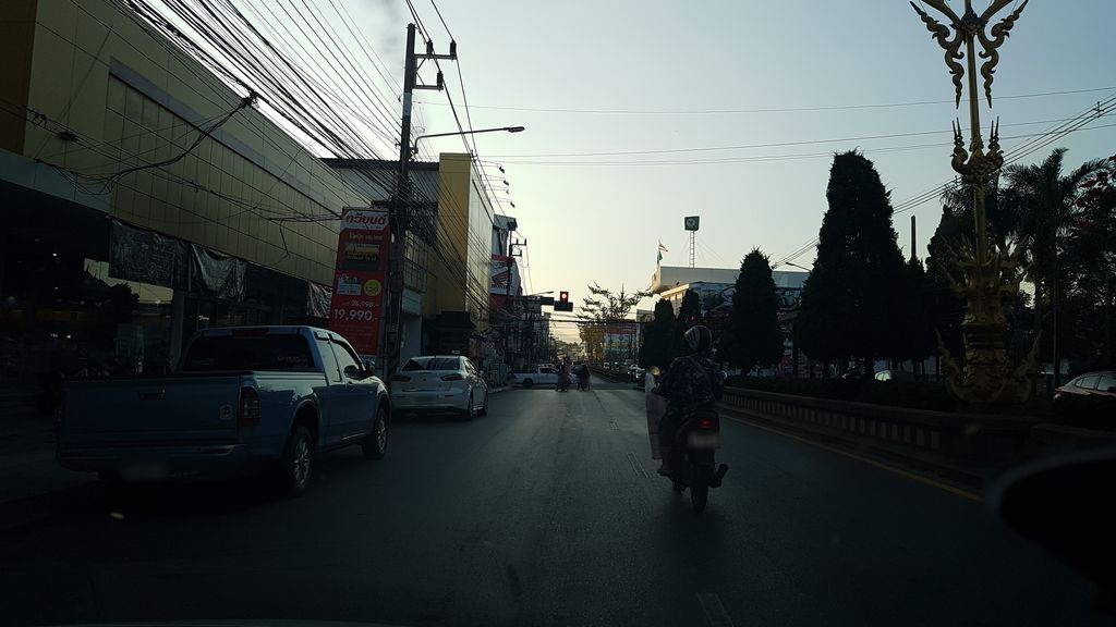 ภาพถนนตรงที่ โรงเรียนอีคิวเซ็นเตอร์ ตั้งอยู่ ถ่ายโดย igorzo พ.ศ. 2562 (2019) · A street-level view of where โรงเรียนอีคิวเซ็นเตอร์ · Ikhio Center School stands, by igorzo in 2562 (2019)
