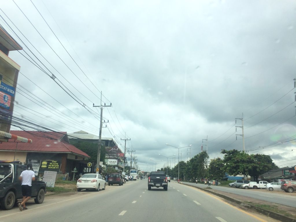 ภาพถนนตรงที่ GoGo Car MFU - รถเช่า ตั้งอยู่ ถ่ายโดย prasert พ.ศ. 2559 (2016) · A street-level view of where GoGo Car MFU - รถเช่า stands, by prasert in 2559 (2016)