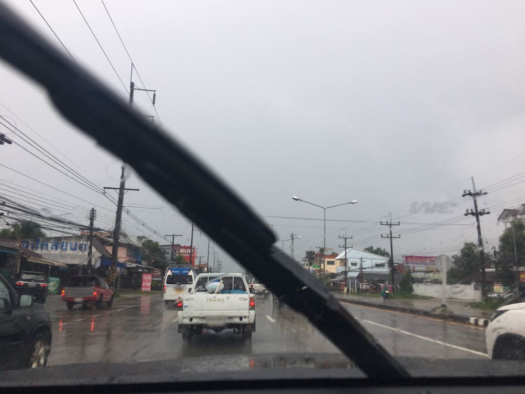 ภาพถนนตรงที่ สถานีตำรวจชุมชน สันกอง ตั้งอยู่ ถ่ายโดย wapriz พ.ศ. 2561 (2018) · A street-level view of where สถานีตำรวจชุมชน สันกอง · Chumchon San Kong Police station stands, by wapriz in 2561 (2018)