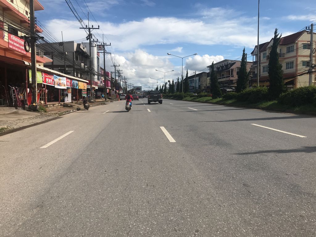 ภาพถนนตรงที่ Inter Express Logistics ตั้งอยู่ ถ่ายโดย wiwattantib พ.ศ. 2561 (2018) · A street-level view of where Inter Express Logistics stands, by wiwattantib in 2561 (2018)