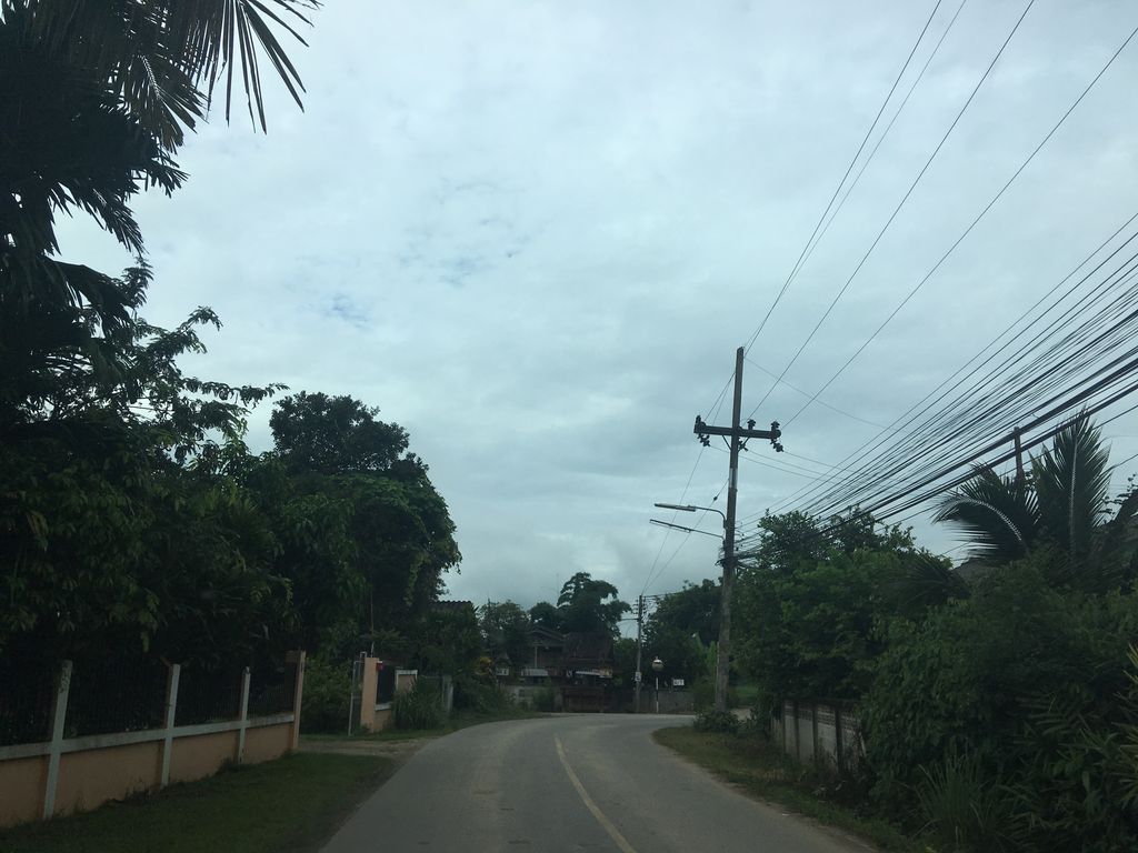 ภาพถนนตรงที่ บ้านป่ารวก ตั้งอยู่ ถ่ายโดย wapriz พ.ศ. 2561 (2018) · A street-level view of where บ้านป่ารวก · Ban Pa Ruak stands, by wapriz in 2561 (2018)