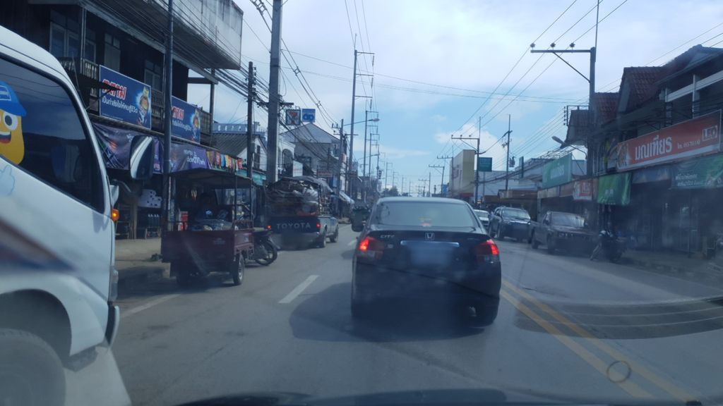ภาพถนนตรงที่ ร้านยุพินเครื่องครัว สาขา1 ตั้งอยู่ ถ่ายโดย silamanee พ.ศ. 2561 (2018) · A street-level view of where ร้านยุพินเครื่องครัว สาขา1 · Ran Yuphin Khrueangkhrua Sakha1 stands, by silamanee in 2561 (2018)