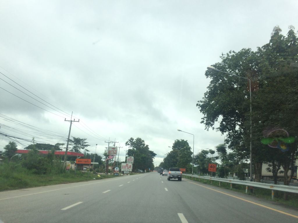 ภาพถนนตรงที่ ไชน่า แมชชีน ตั้งอยู่ ถ่ายโดย prasert พ.ศ. 2559 (2016) · A street-level view of where ไชน่า แมชชีน · Chaina Maetchin stands, by prasert in 2559 (2016)