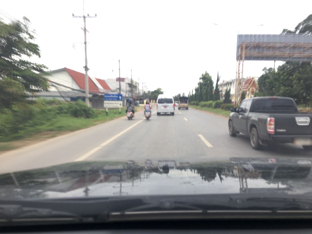 ภาพถนนตรงที่ ร้านสุวรรณมงคลการหวาย ตั้งอยู่ ถ่ายโดย wapriz พ.ศ. 2561 (2018) · A street-level view of where ร้านสุวรรณมงคลการหวาย · Ran Suoraron Mongkhon Kan Wai stands, by wapriz in 2561 (2018)